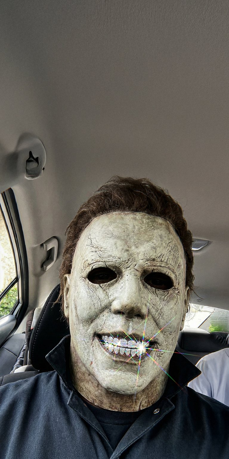 This Aesthetic wallpapers choice features a high-contrast Michael Myers wearing diamond grills for a unique twist on the classic horror icon. Enhance your iPhone with this sharp 4K wallpaper that blends gritty textures with brilliant, sparkling jewelry highlights.