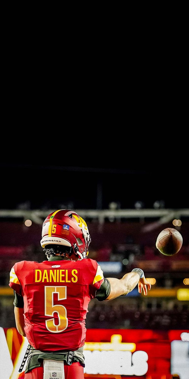 Jayden Daniels Throws the Ball Wallpaper HD mobile