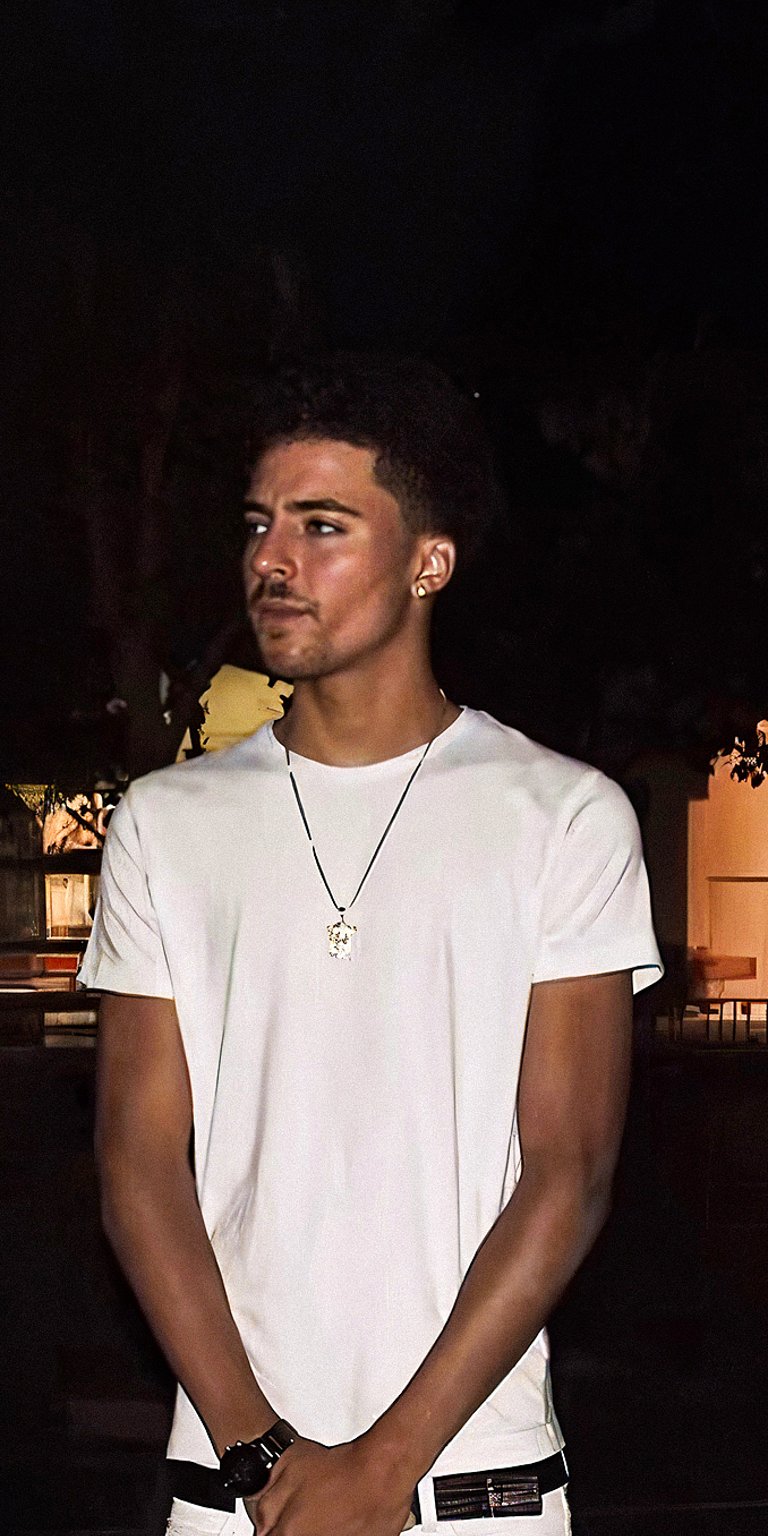 Mr Beast Mr Least meme wallpaper iPhone 4K