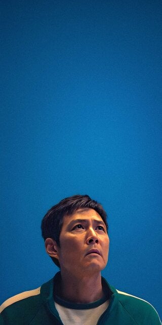 Seong gi hun Player 456 looking up wallpaper 4k