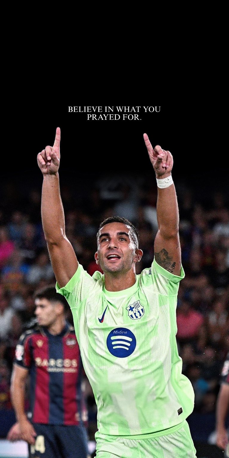 Ferran Torres in the game wallpaper for iPhone 4K