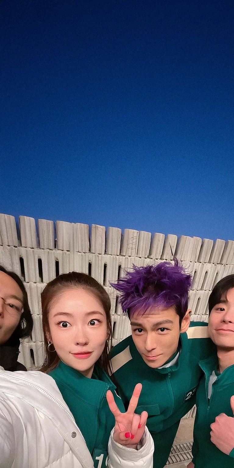 Player 196 and player 230 icons wallpaper