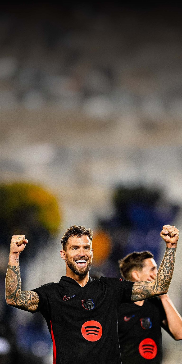 Inigo Martinez celebrates Wallpaper 4k iPhone