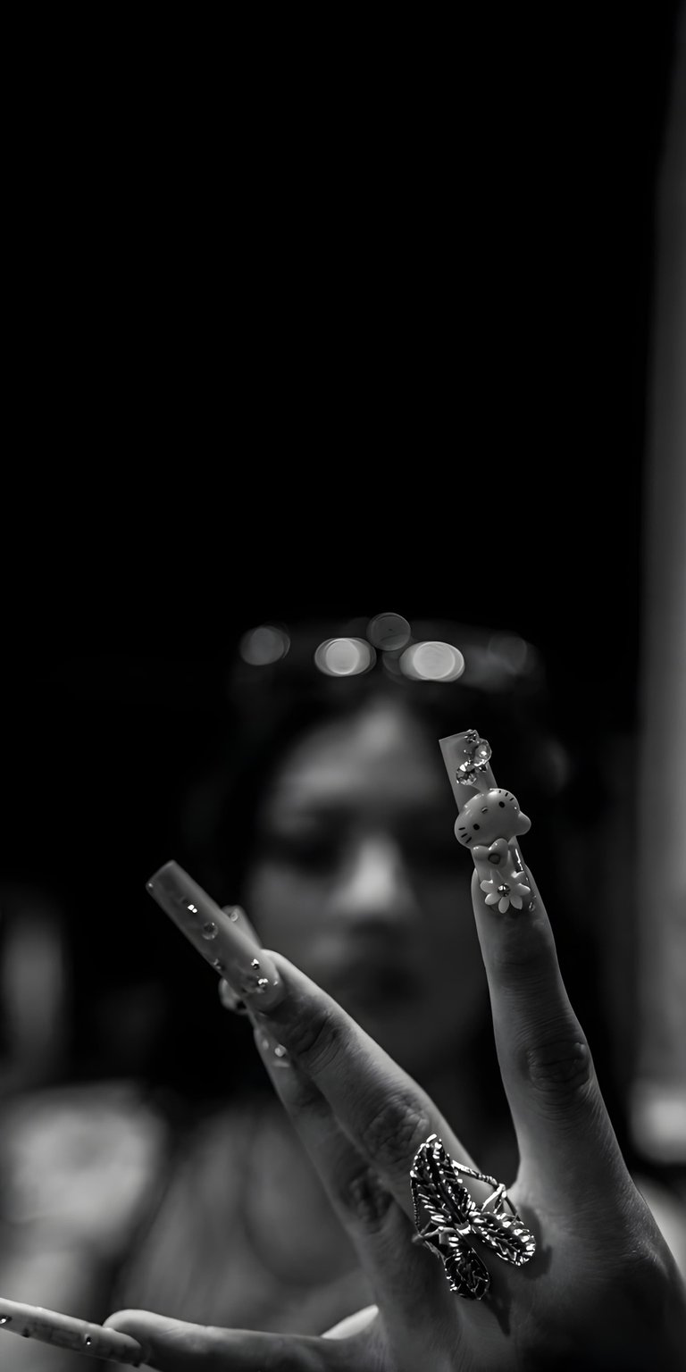 This Ice Spice 4K wallpaper captures the musician in a stylish black and white aesthetic for your mobile device. Download this high-quality 4K wallpaper featuring iconic nail art and celebrity portraiture for your iPhone.