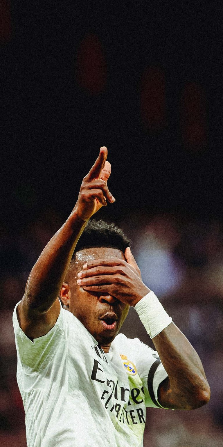 Vinicius Jr. scores the second goal wallpaper mobile