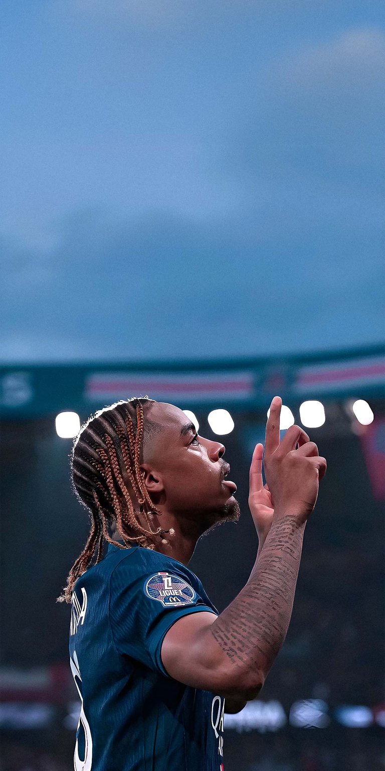 Bradley Barcola side shot photo wallpaper