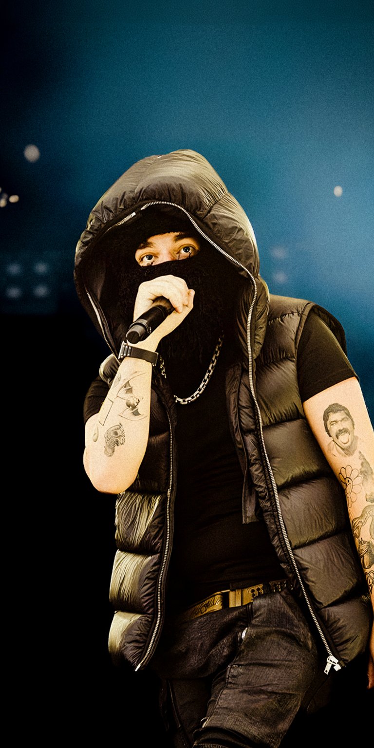 Yeat wearing a thick hoodie wallpaper