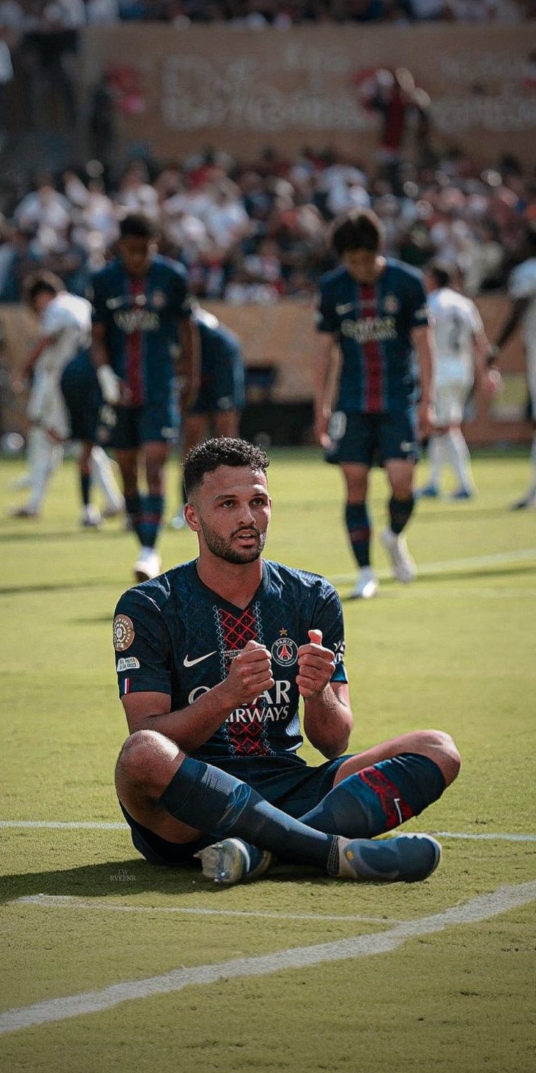 Sergio Ramos sitting wallpaper 4k iPhone