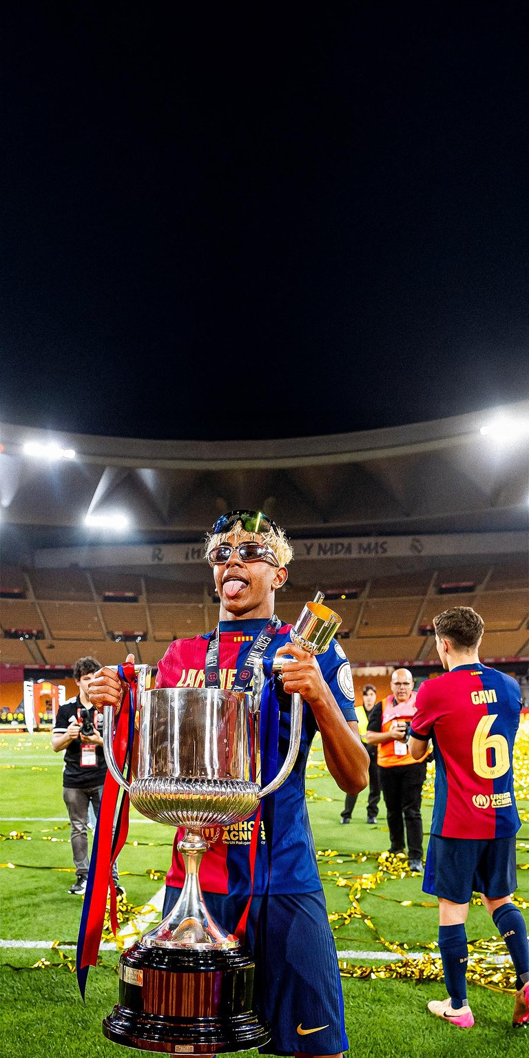 Lamine Yamal holding the trophy Wallpaper 4k iPhone