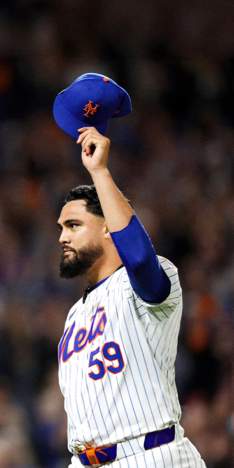 Sean Manaea holding his cap wallpaper 4k iPhone