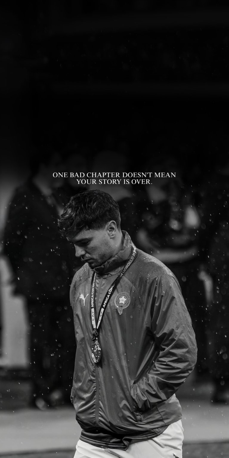 Download this striking 4K wallpaper featuring Real Madrid star Brahim Diaz in a moment of reflection with the Moroccan national team. This high-resolution wallpaper is perfectly optimized for iPhone, showcasing the crisp black and white aesthetic, rainy textures, and an inspiring motivational quote.