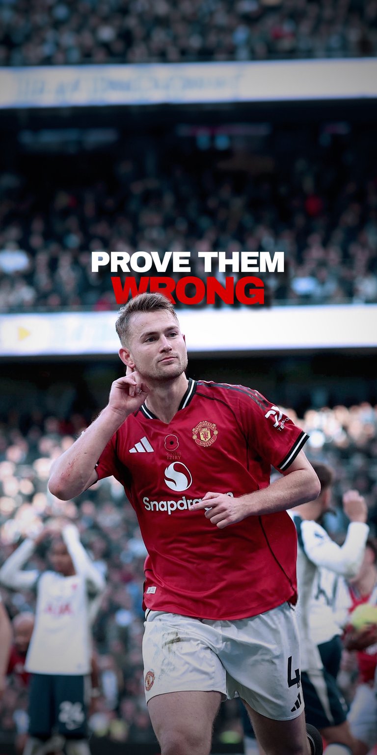 The image captures a moment during a football match between Real Madrid and Rayo Vallecano, featuring players Vinícius Júnior and Pathé Ciss in full 4K detail