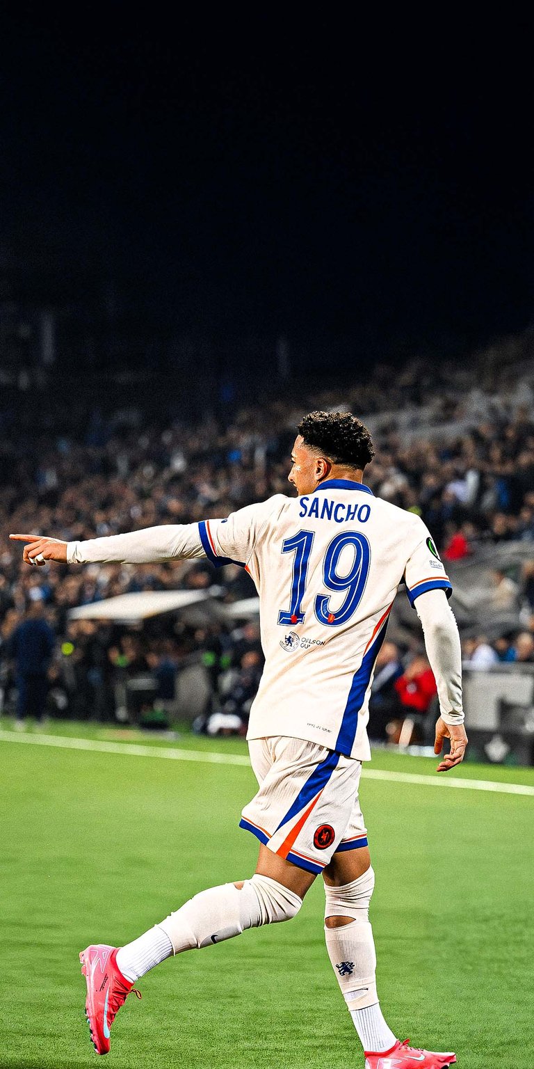 Jadon Sancho midfielder celebrates Wallpaper