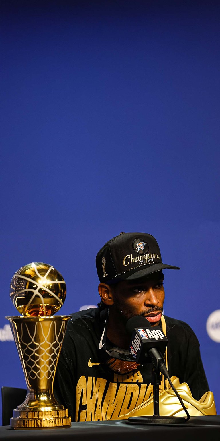 Shai Gilgeous-Alexander with the Bill Russell wallpaper iPhone HD