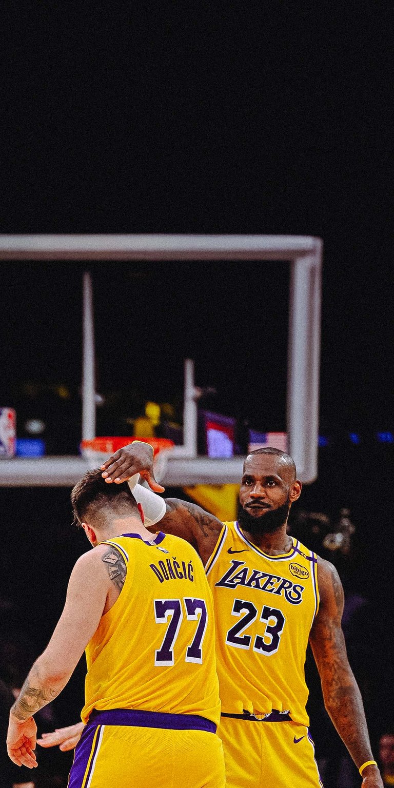 LeBron James pats teammate wallpaper iPhone