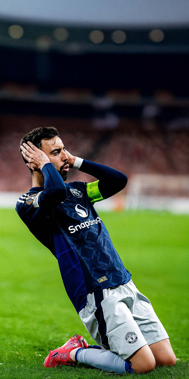 Bruno Fernandes celebrates scoring Wallpaper 4k iPhone
