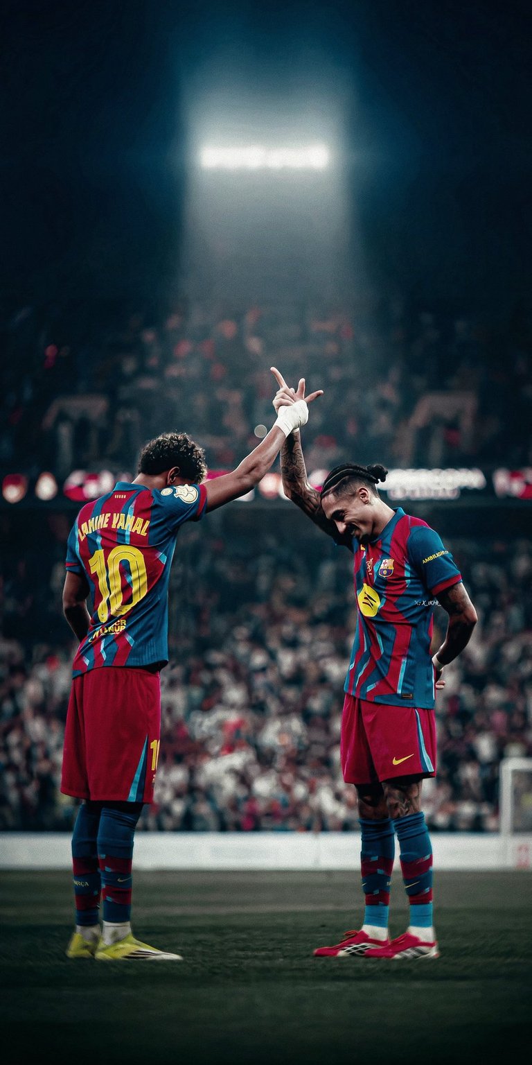 Celebrate the synergy of Blaugrana with this Lamine Yamal and Raphinha 4K wallpaper designed for iPhone. This live wallpaper captures the iconic duo in a celebratory pose under the bright stadium lights of Camp Nou.