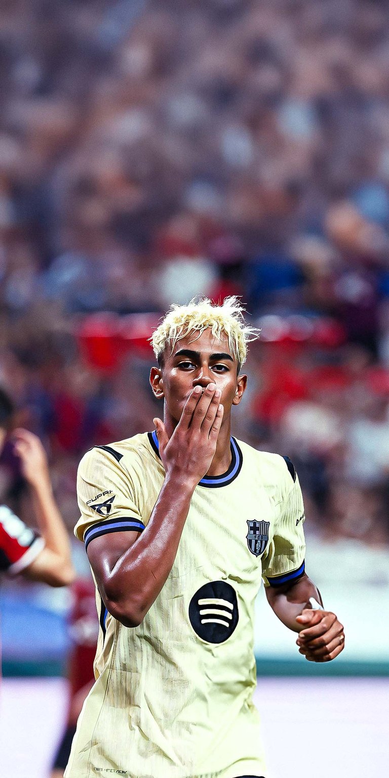 Lamine Yamal gives kisses wallpaper for Phone