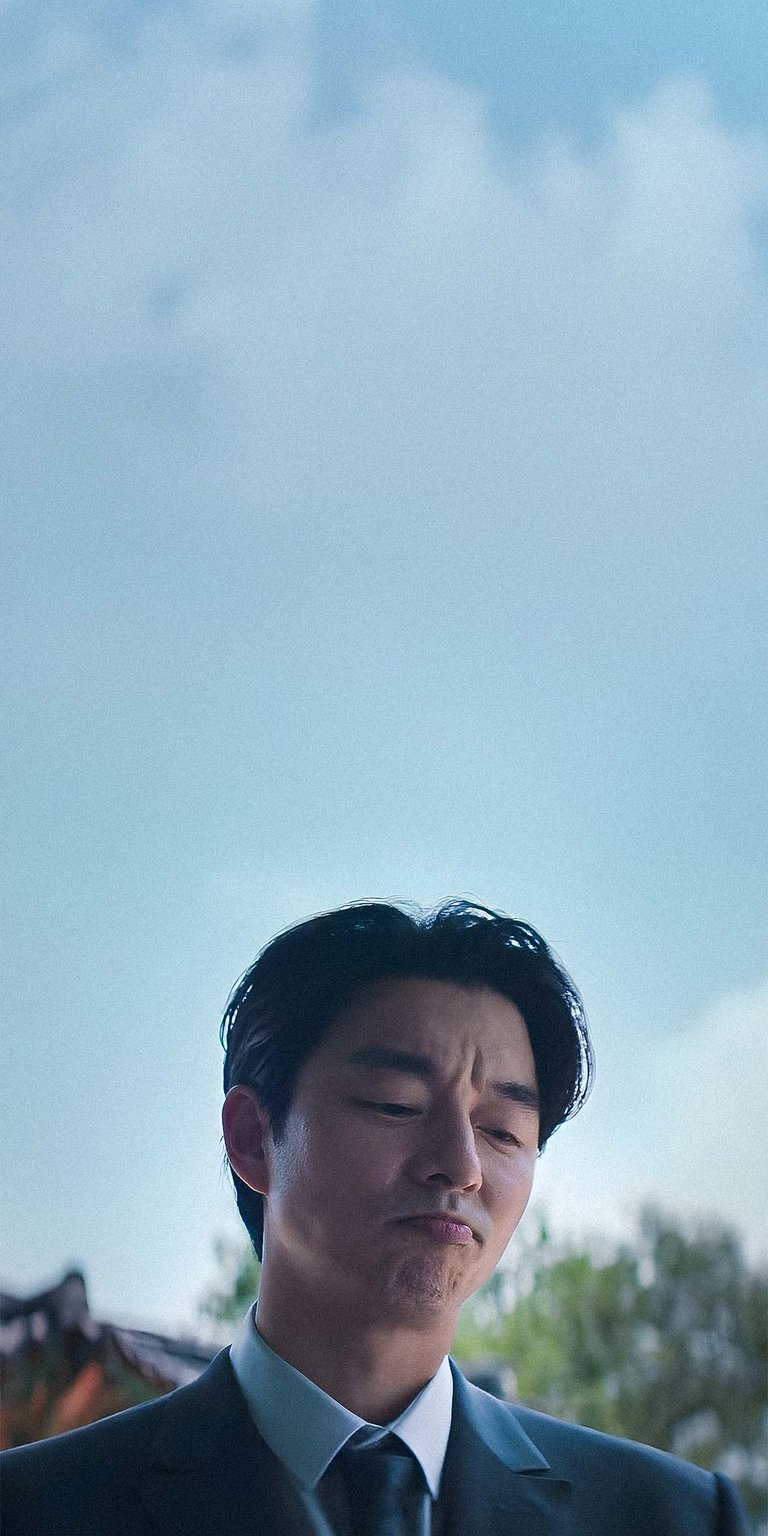 Salesman guy portrait at the park wallpaper 4k