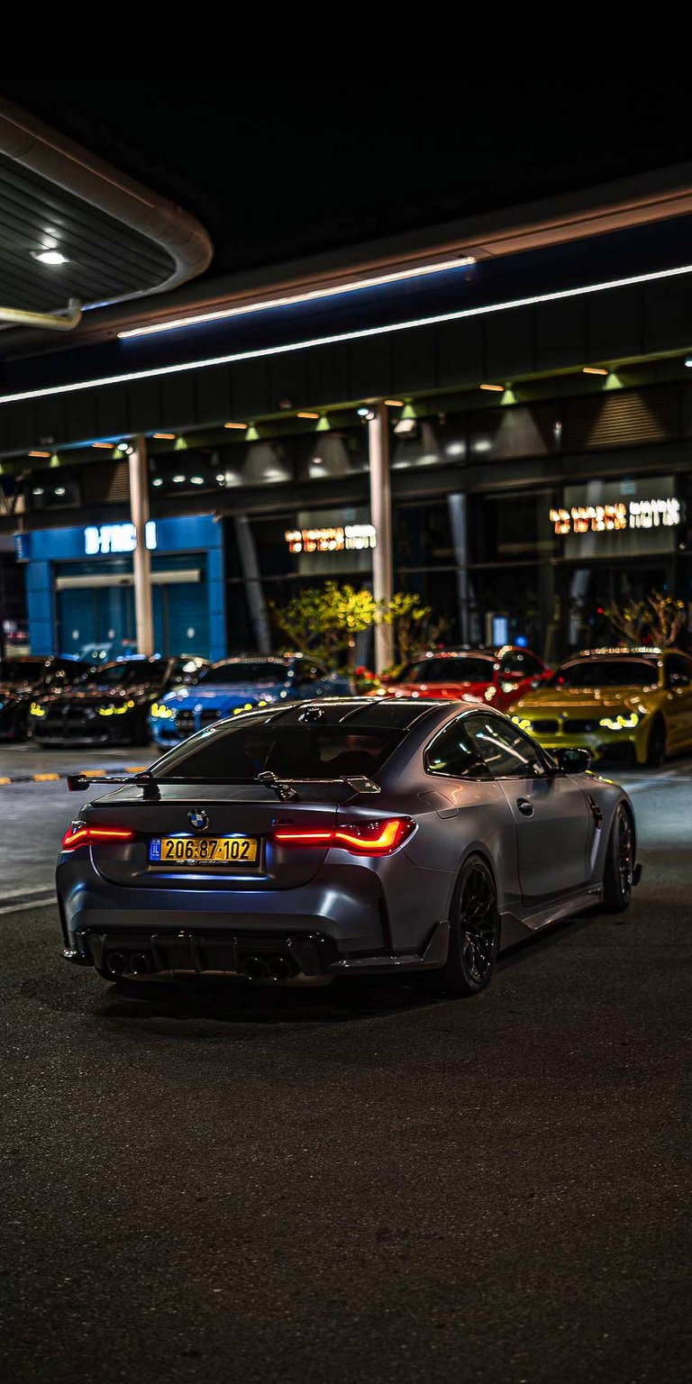 M4 black wallpaper for iPhone HD