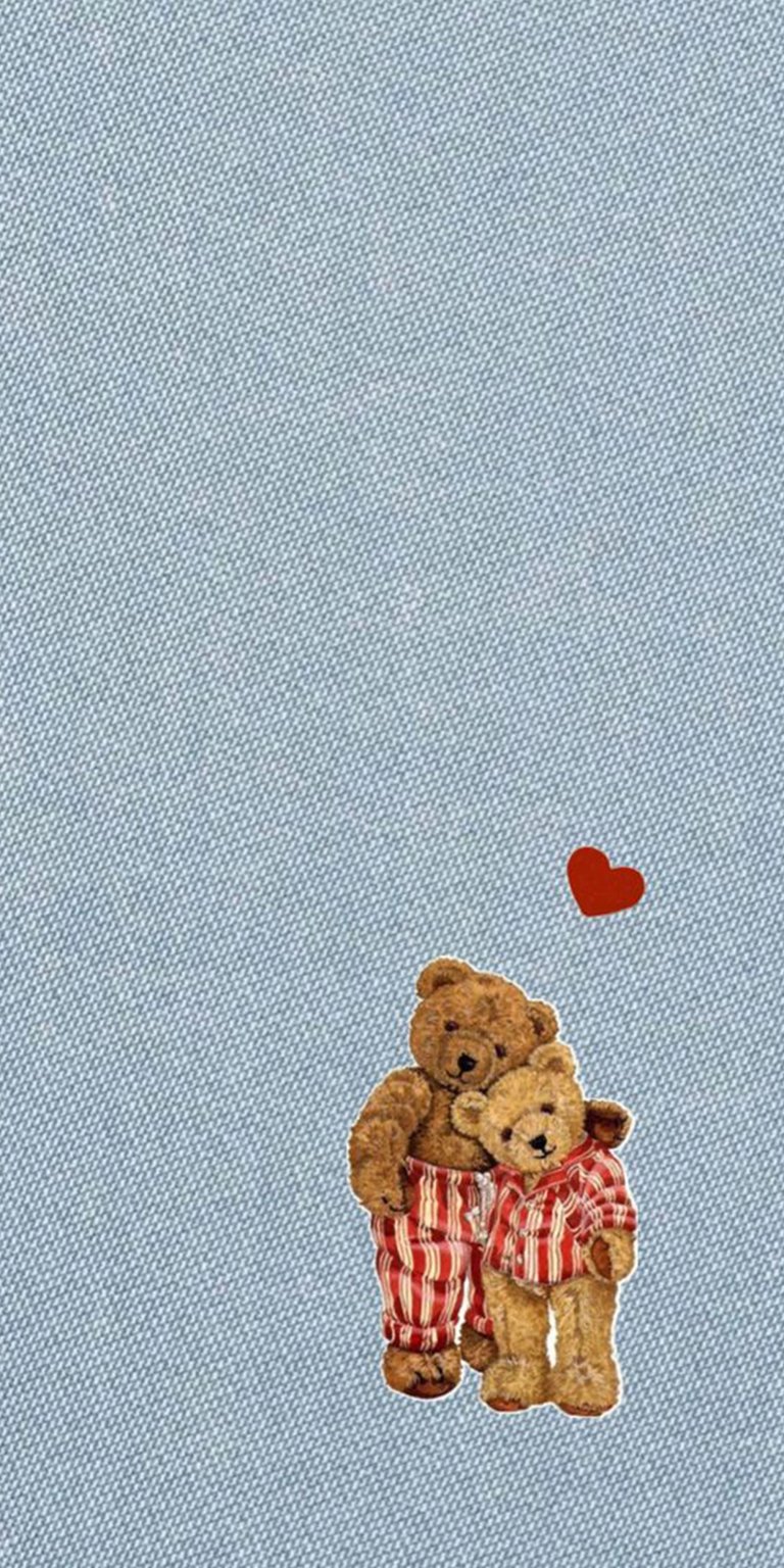 This image appears to be a digital wallpaper or background featuring two plush teddy bears and a small red heart on a light blue, textured background in full 4K detail