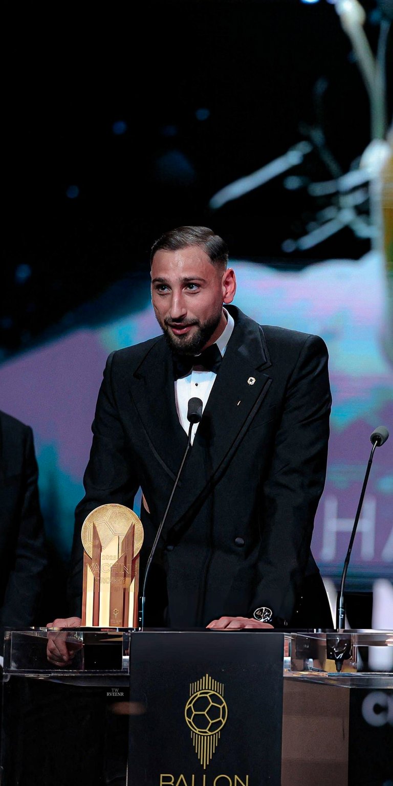 Gianluigi Donnarumma on stage wallpaper for iPhone 4K