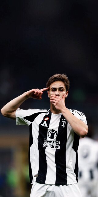 Kenan Yıldız covering his mouth wallpaper