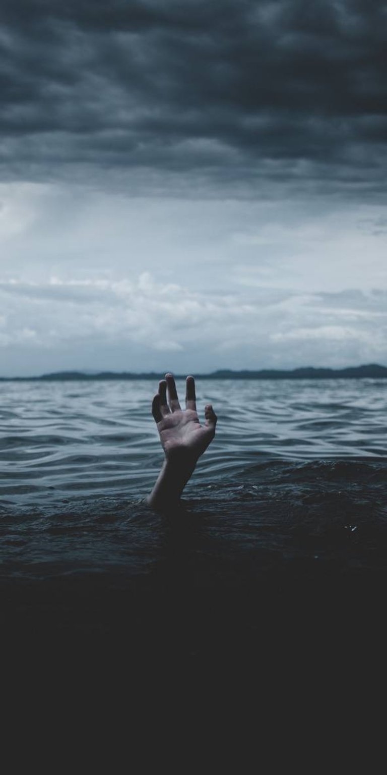 Aesthetic drowning feeling ocean wallpaper