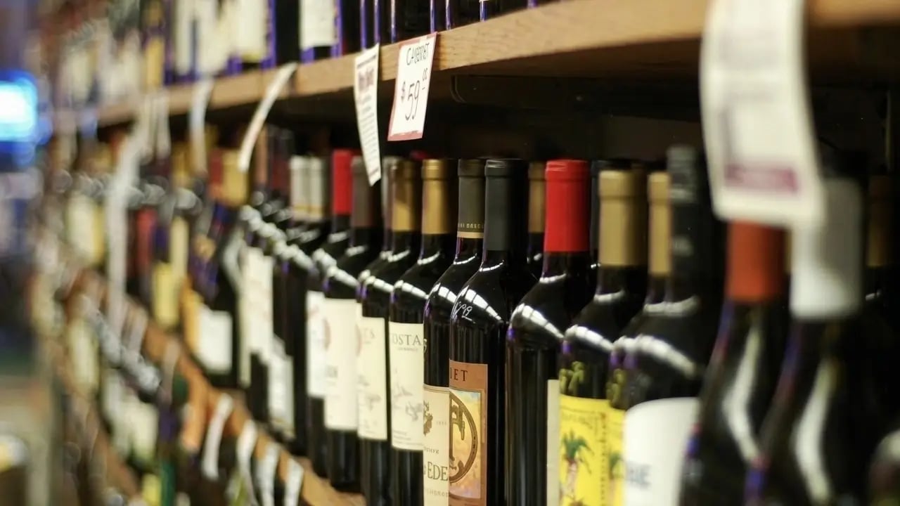 O‘zbekistonda alkogolni naqd pulga sotishga yana ruxsat berilishi mumkin