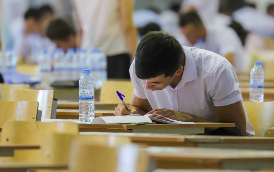Поступление в вузы Узбекистана в 2026 году: число абитуриентов снизилось до минимума за 10 лет