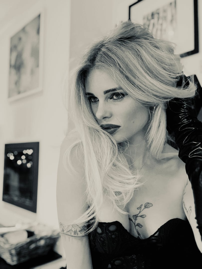 @zaradeeley's profile cover