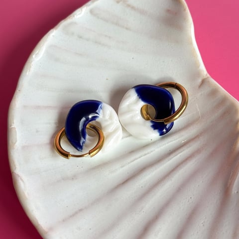 Cobalt + porcelain - wiszące kolczyki z porcelany - Porcelka donut