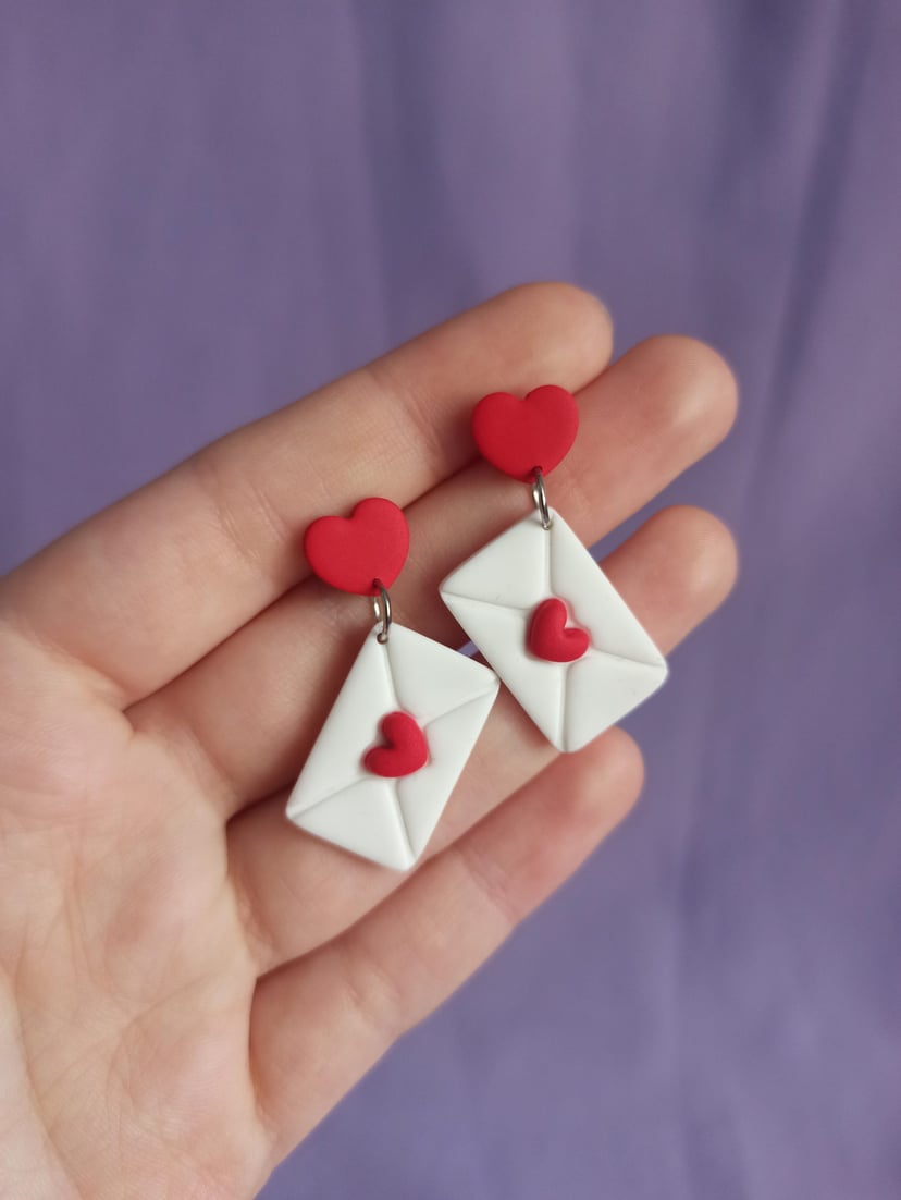 Kolczyki koperty z serduszkiem – kolczyki z gliny polimerowej
