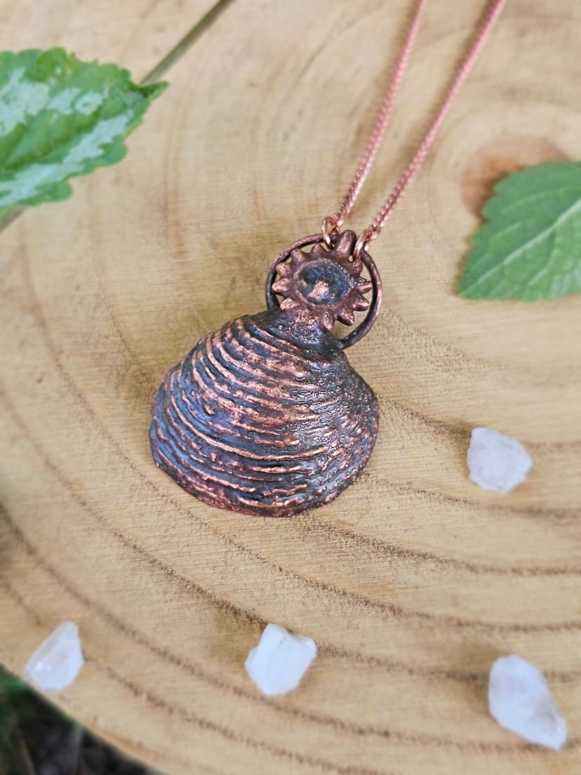 Letni Amulet ze Słoneczną Muszlą - miedziany