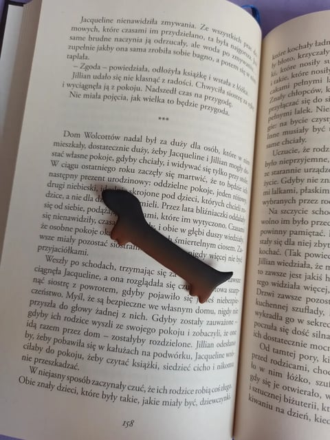 Zakładka do książki jamnik brązowo-czarny – zakładka do książki z gliny polimerowej