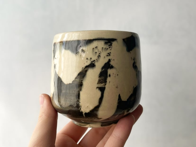 Czarka czarno-biała INK №5 - ceramiczna czarka z kolekcji ZEN
