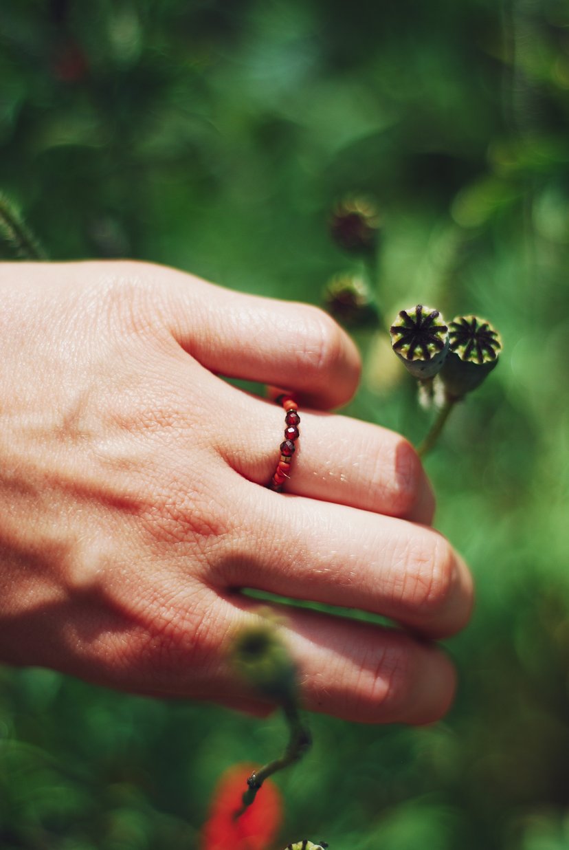 Pierścionek ༓ DUSTY GARNET – pierścionek z kamieni naturalnych