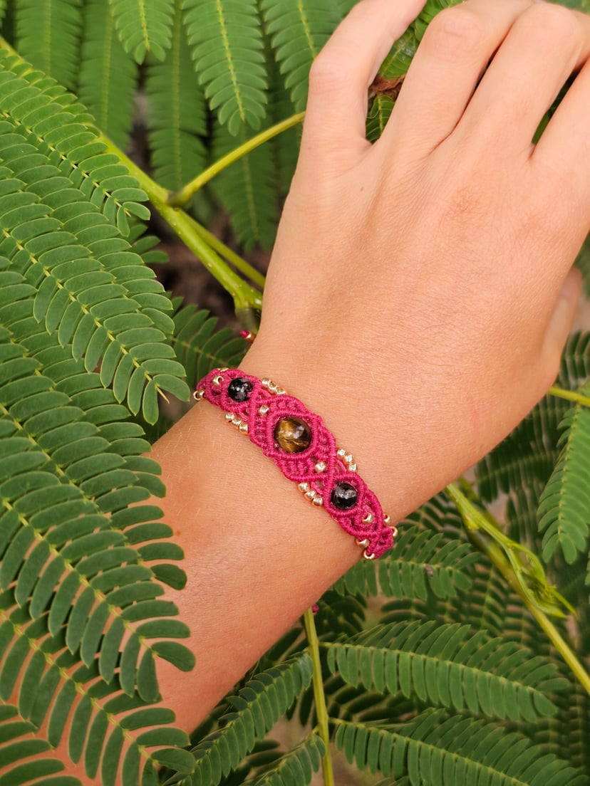 Bransoletka "Orient" - ochronna z tygrysim okiem - magenta
