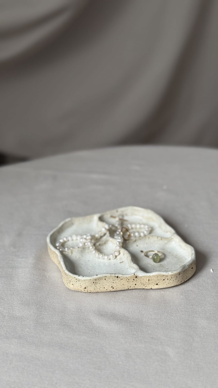 Podstawka na biżuterię/drobiazgi - biała – ręcznie robiona taca ceramiczna