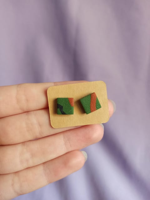 Mini sztyfty kwadraciki – w kolorze zielonym w czarne i
