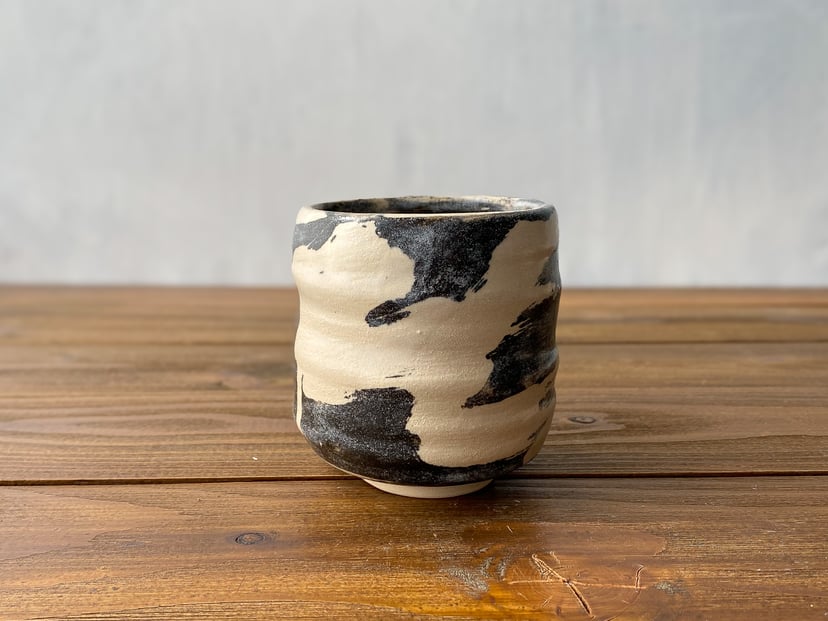 Czarka czarno-biała Zen №1 - ceramiczna czarka z kolekcji ZEN