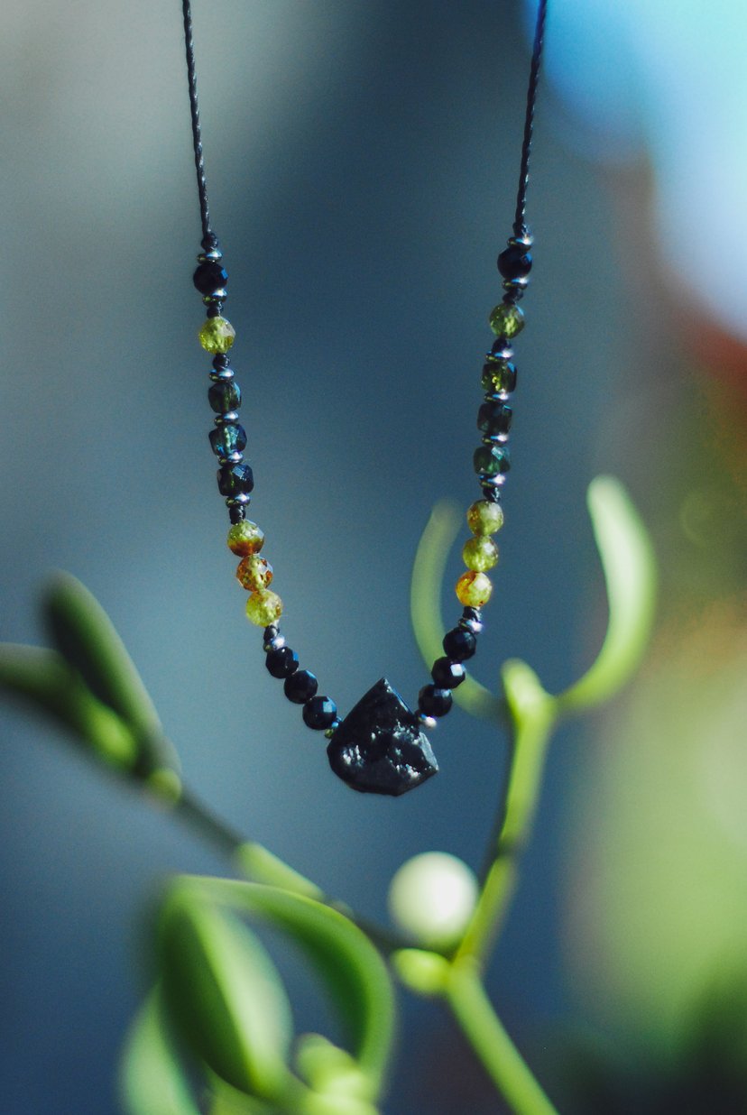 Naszyjnik ༓ BLACK SPRUCE – naszyjnik z kamieni naturalnych