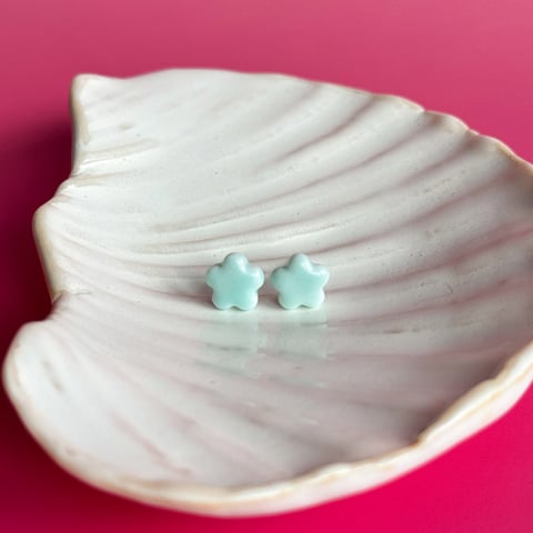 Piana morska - kolczyki sztyfty z porcelany w kształcie kwiatu - Porcelka micro bloom