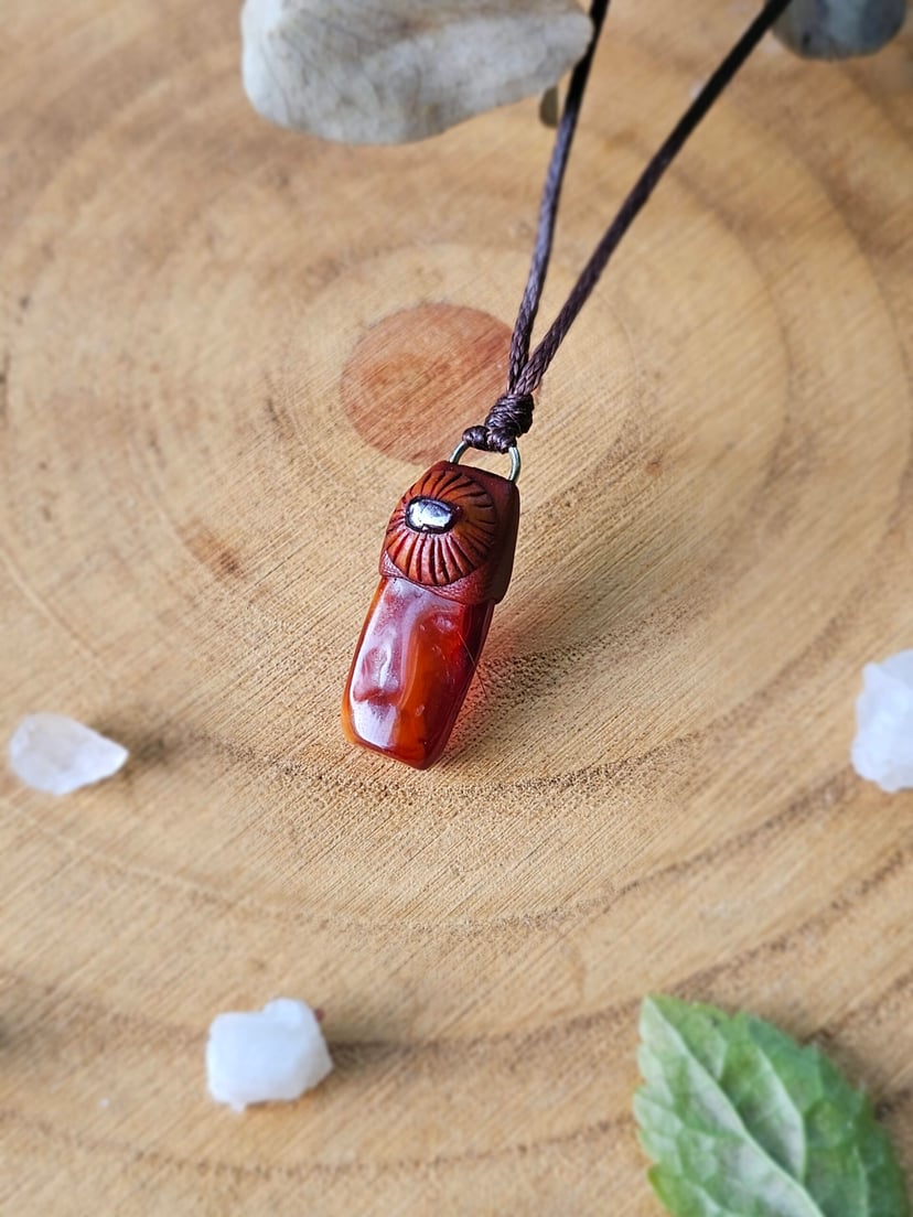 Amulet Wiecznego Lata "Kropla Słońca" - Bursztyn z Granatem