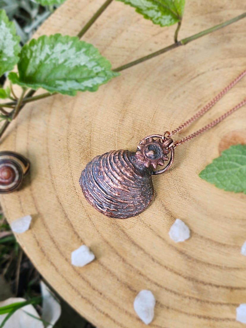 Letni Amulet ze Słoneczną Muszlą - miedziany