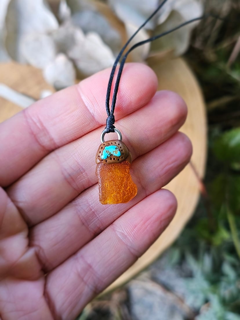 Amulet Wiecznego Lata "Kropla Słońca" - Bursztyn z Turkusem