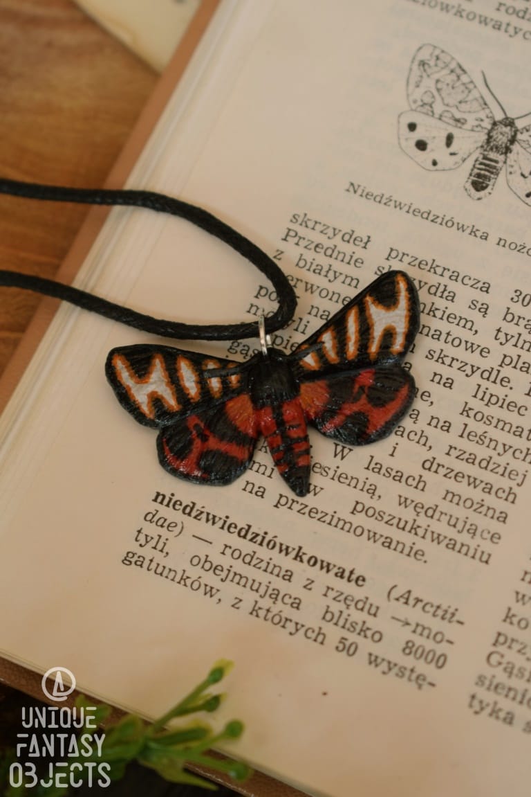 Naszyjnik z motylem niedźwiedziówka hebe