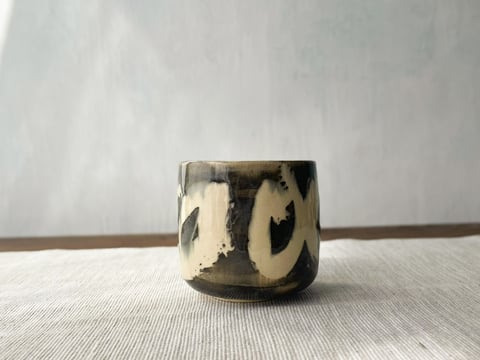 Czarka czarno-biała INK №4 - ceramiczna czarka z kolekcji ZEN
