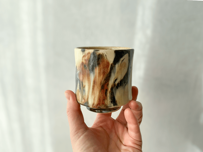 Brąz INK №1 – ręcznie malowana czarka ceramiczna