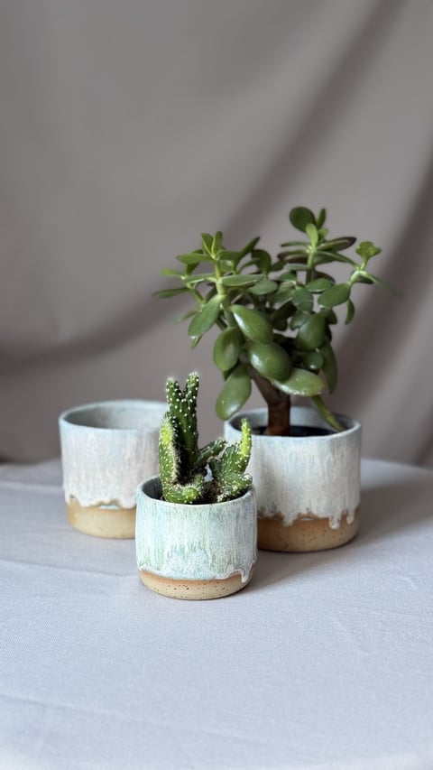 Osłonka ceramiczna Spływ Błękit i Biały – ręcznie robiona na doniczkę